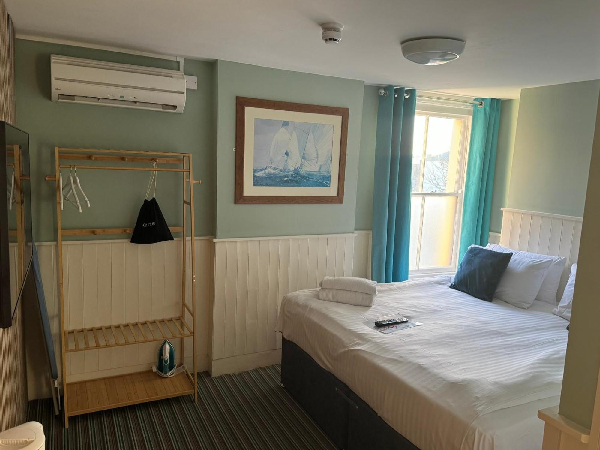The Clarendon Hotel Deal Bagian luar foto