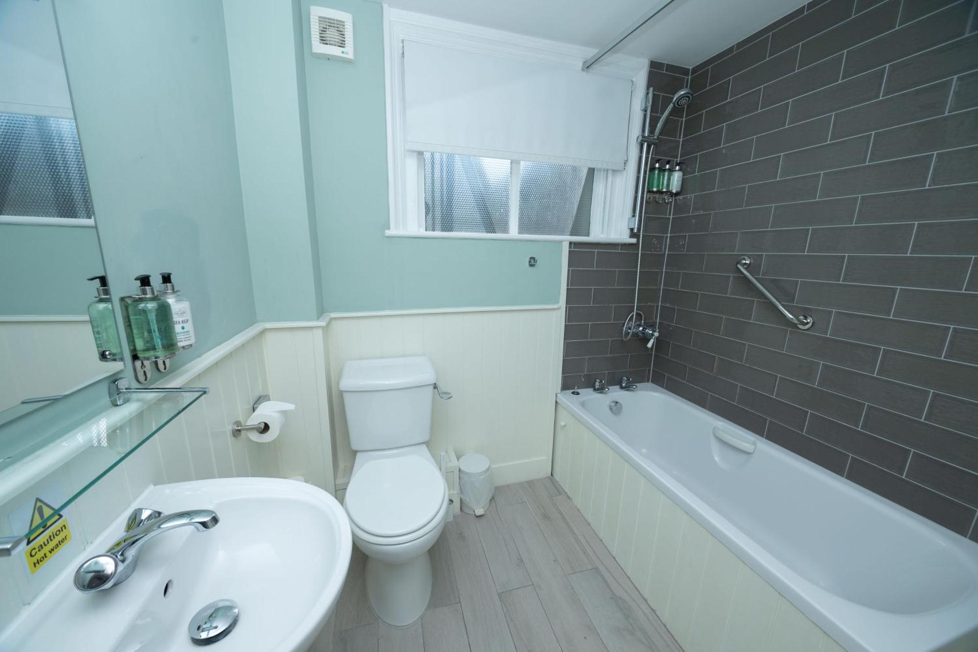 The Clarendon Hotel Deal Bagian luar foto