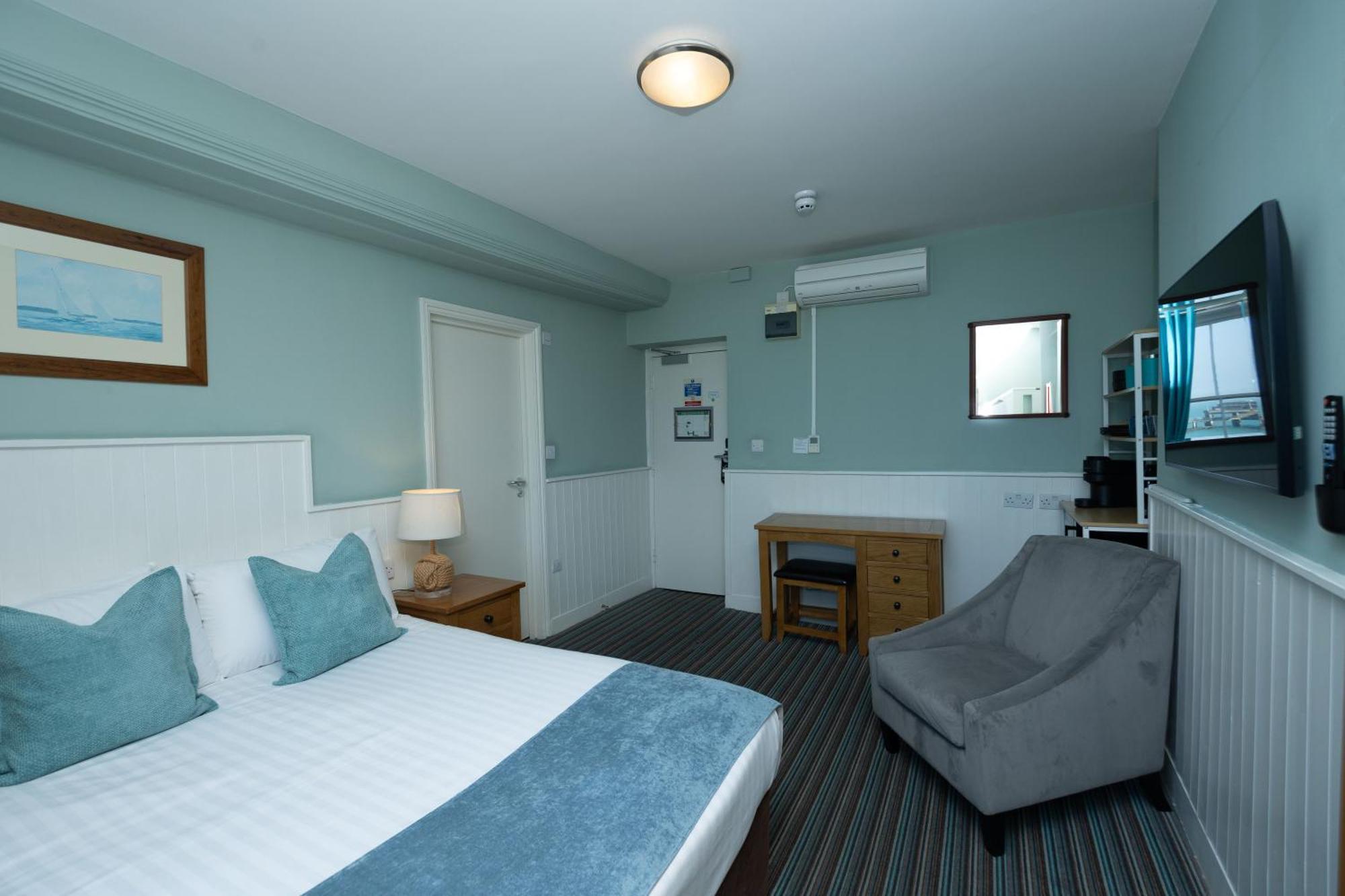 The Clarendon Hotel Deal Bagian luar foto